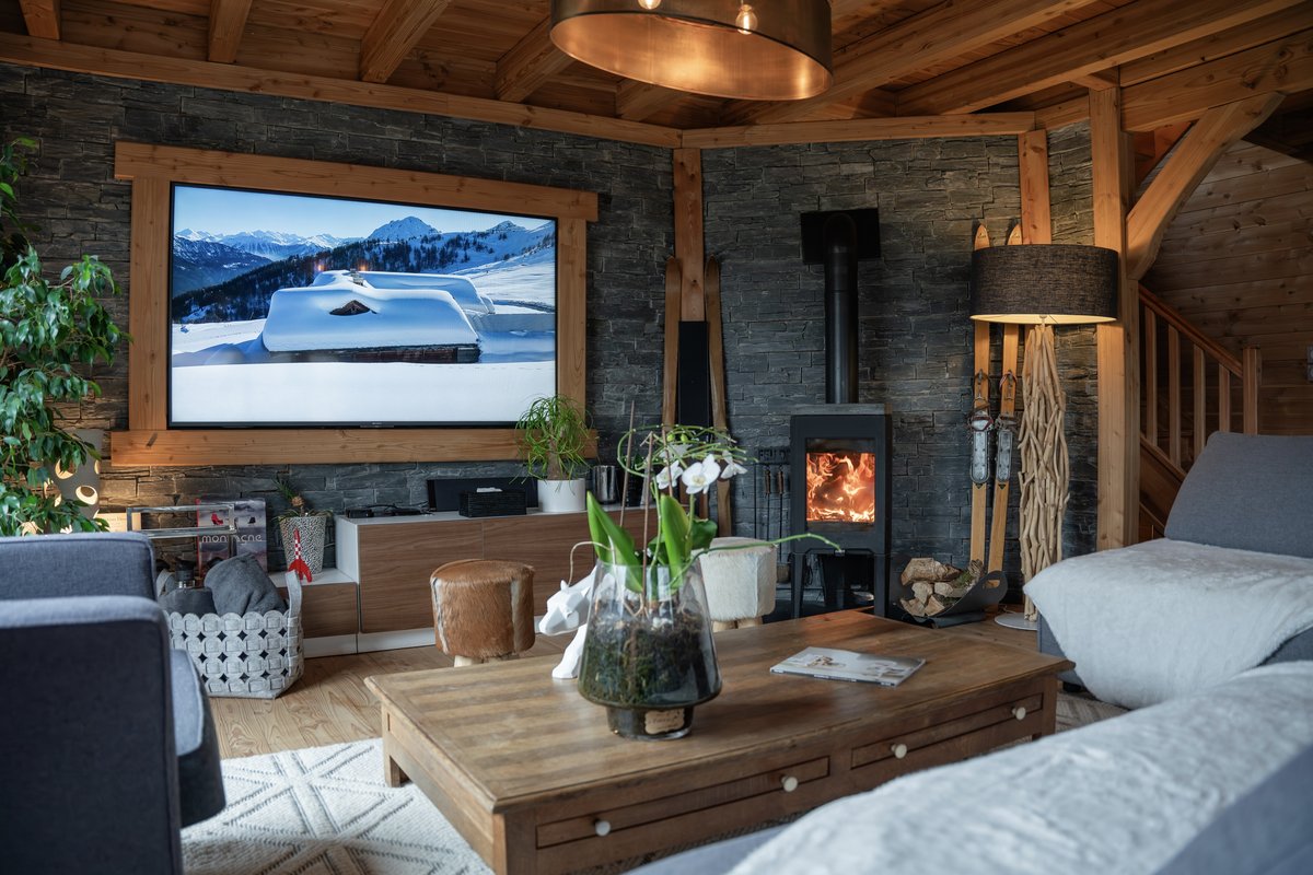 Chalet Datcha — salon avec cheminée